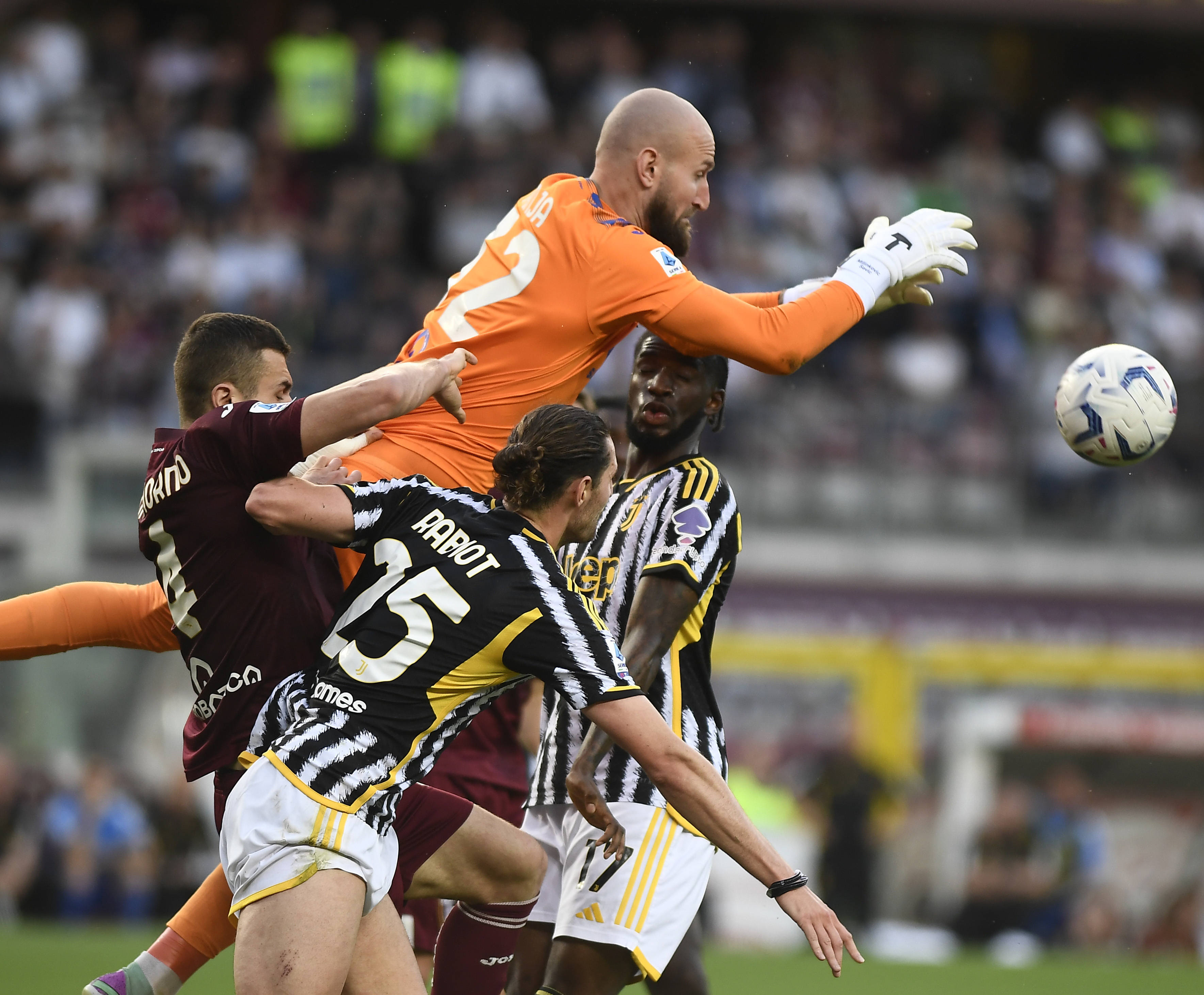 奥兰多魔术训练开放日;窗口期刷新队史纪录引欢呼;意大利杯在即;赛季目标并未改变的简单介绍 奥兰多魔术训练开放日;窗口期刷新队史纪录引欢呼;意大利杯在即;赛季目标并未改变的简单介绍